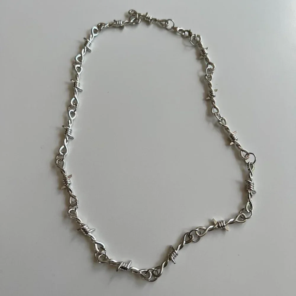Y2K 2000s vintage retro style barbwire thorn emo chain necklace